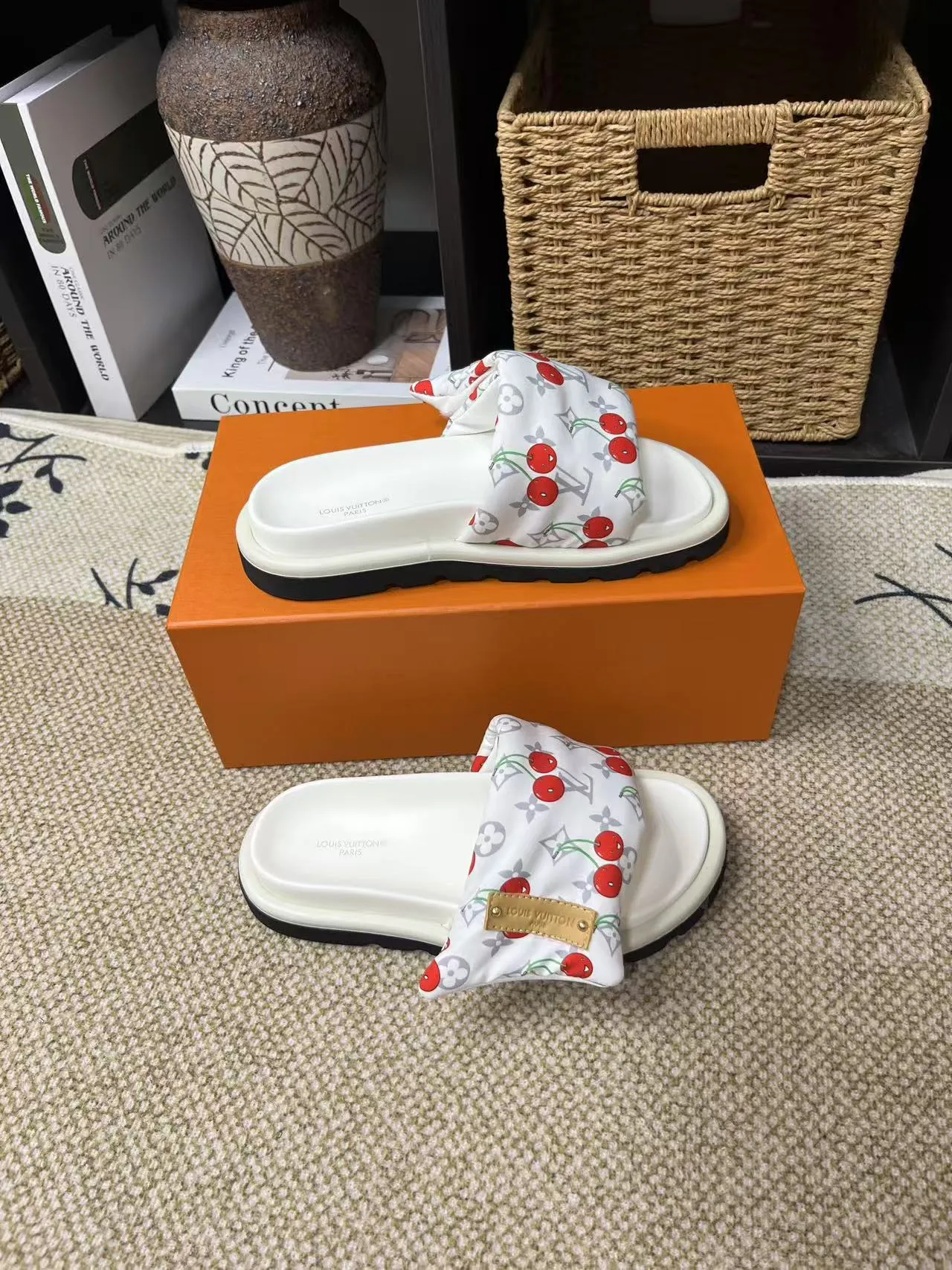 P340 yuan LV Louis Vuitton Full of high-end feel! A popular model among bloggers at home and abroad, it’s retro and fashionable, and looks stunning on your feet! Mainly recommended model on the official website★ ━━━━━ ЅᏇєєt ━━━━━ ▪️Upper: original calfskin ➕5D printing process ▪️Inner: imported mixed sheepskin ▪️Outsole: original molded foam outsole ▪️Size: Female 35-40 Men's 39-44 (women's 41 men's 45)